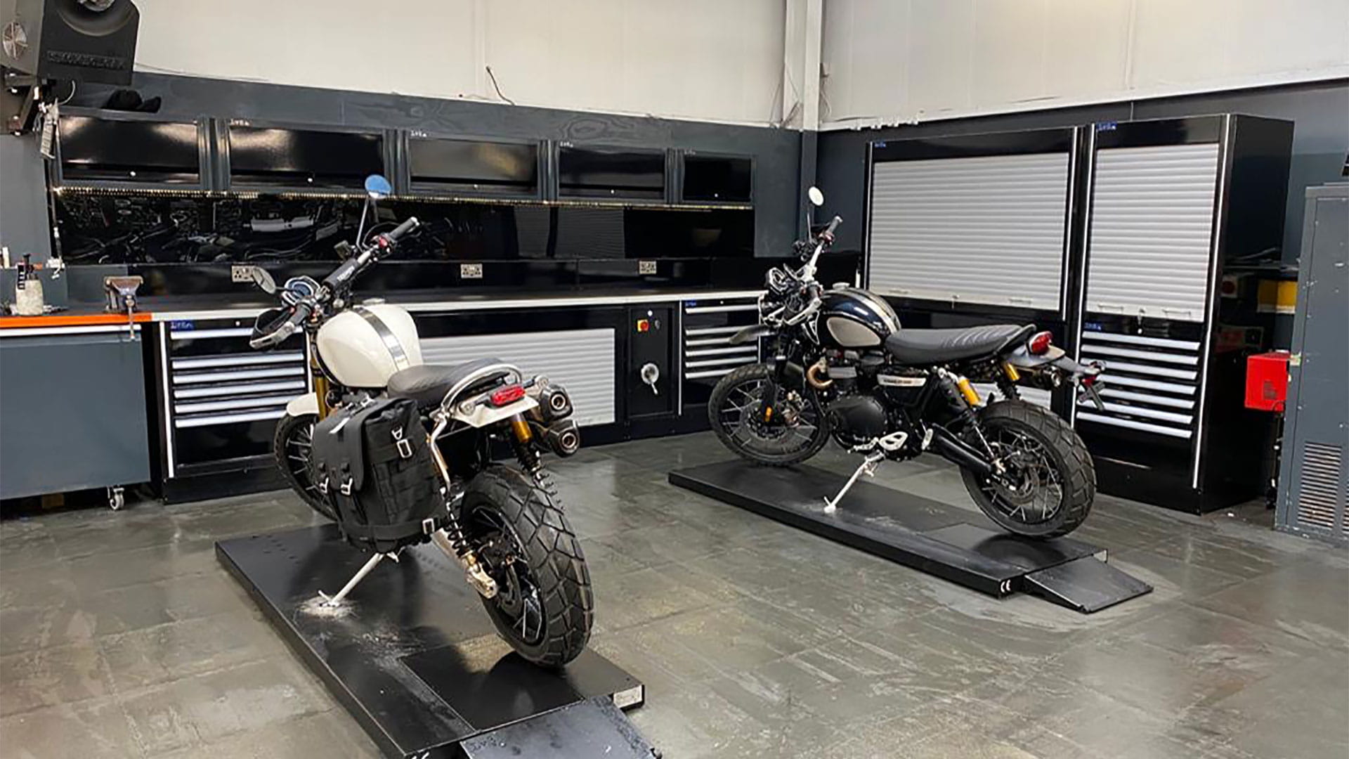 Triumph bike top dealers near me